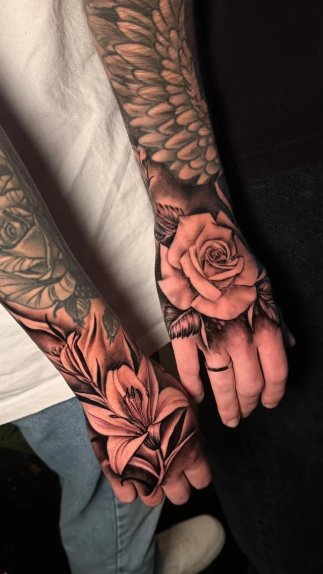 ✨ Hol dir deinen Termin!
Buche deine Tagessitzung easy über das Formular auf www.kickassink.de oder über den WhatsApp-Button in der Bio.
❓ Noch Fragen?
Schreib uns einfach auf WhatsApp direkt, unkompliziert und ganz ohne Druck.
⭐️ One Day – One Client.
Nur eine Tagessitzung pro Tag volle Aufmerksamkeit, volle Ruhe, volle Qualität.
⛔️ Private Studio-Atmosphäre.
Kein Eintritt ohne Termin – bitte immer vorab buchen.
#kickassink #tattoomönchengladbach #tattoo